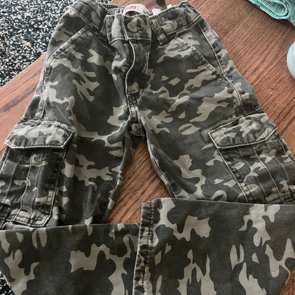 Levi’s Camo Youth Size 6 505 Regular cargo jeans